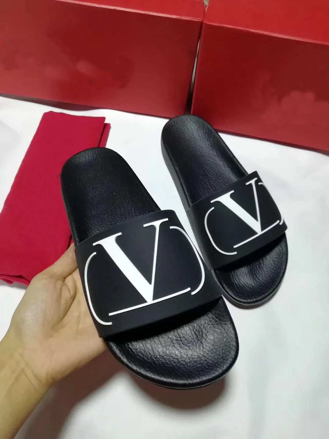 

Designer Luxury Brand House Slippers Men Sandals VLT Letter Flat Bottom Slipper Rubber Slippers Women Summer Men Designer Shoes