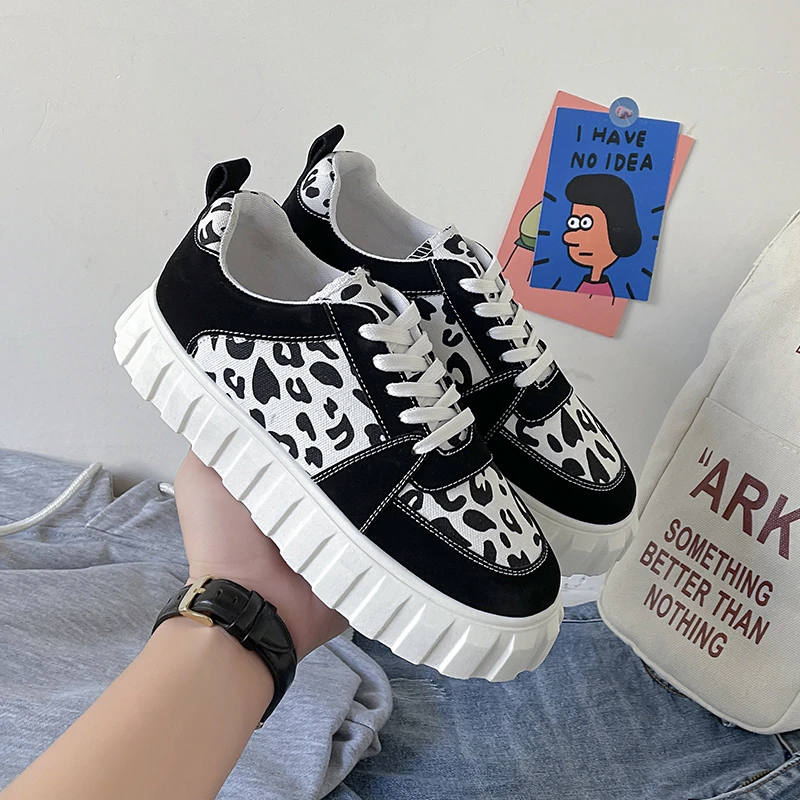 

Женские спортивные туфли, модные женские кроссовки 2022, универсальные удобные повседневные туфли, леопардовая обувь на платформе, женская о...