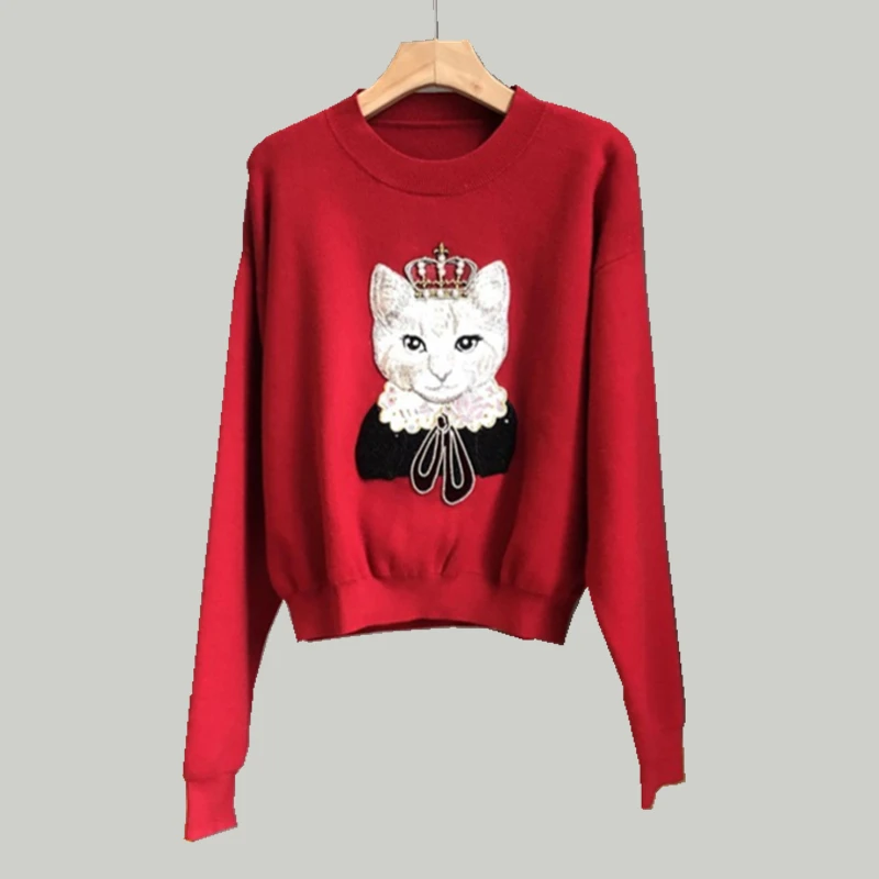 

Женский свитер с вышивкой в виде короны и кота