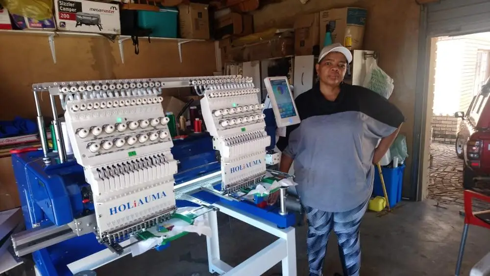 Хорошее качество 2 головы 15 видов цветов же с Tajima компьютеризированная вышивка