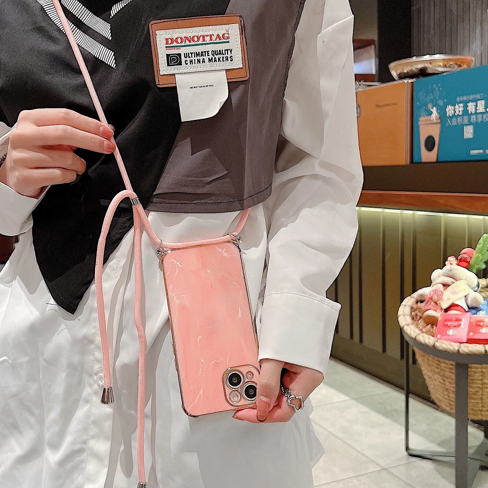 

The lanyard mobile phone case is luxuriously plated and soft, suitable for iPhone 12 Pro Max, Mini, 11 Pro Max, XR, X, XS Max, 7
