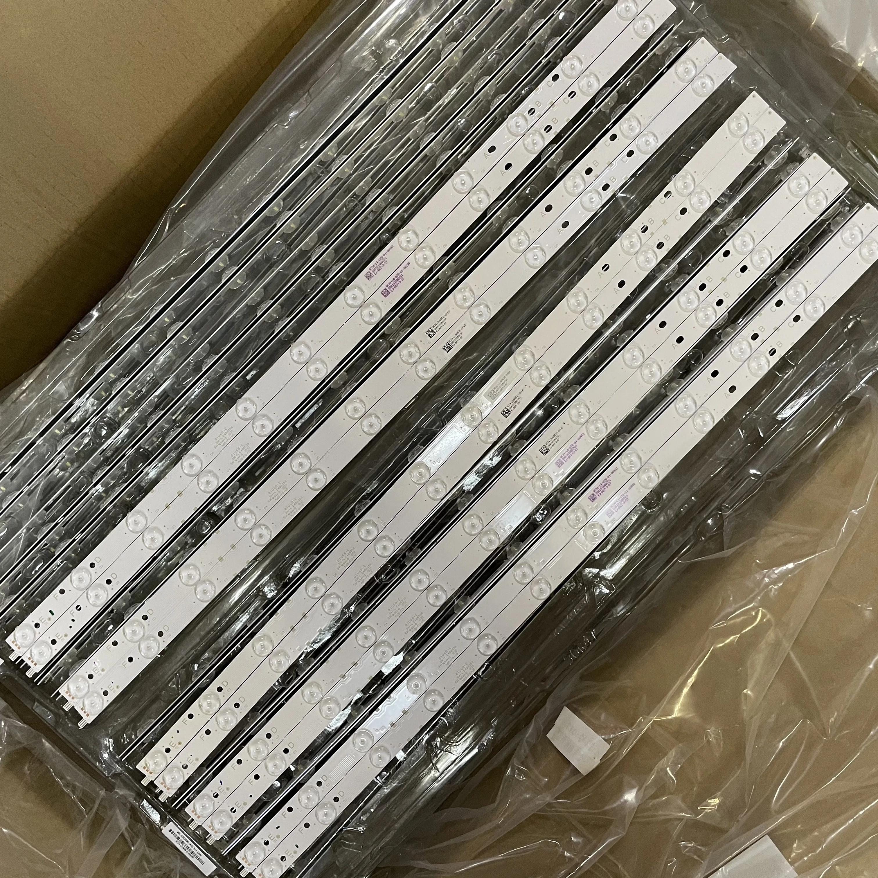 Vizio M65-F0-V5 Светодиодная лента-подсветка M65-F0 01U65-E E486558 LB65059 V0 _ 01 0984-0108-HD03