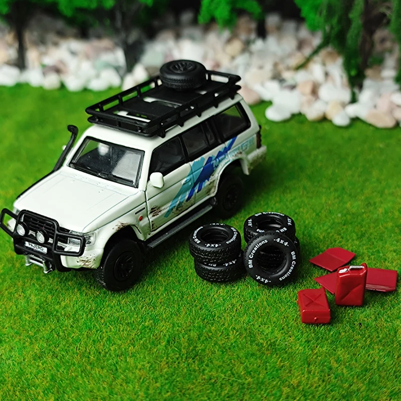 Модель автомобиля с литым давлением BM Creations 1:64 Mitsubishi 3rd Gen Pajero LHD/RHD Jungle Pack | Игрушки