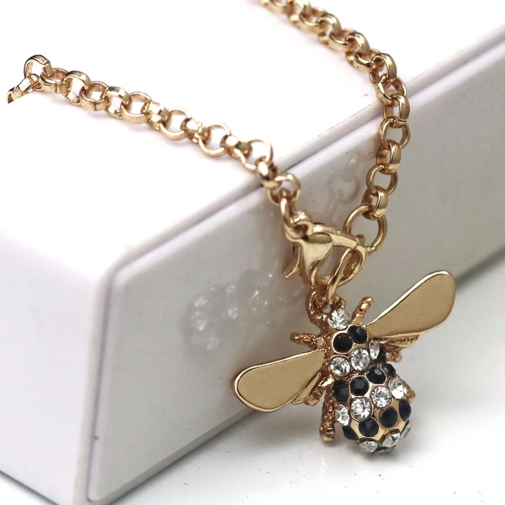 Женский браслет с милыми медовыми пчелками золотого цвета фианитами и цепочкой