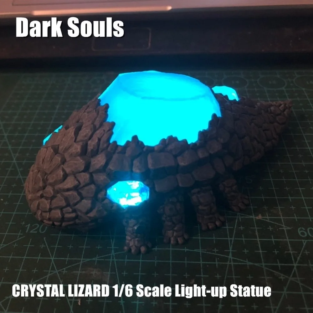 

10cm Dark Souls Anime Figurine CRYSTAL LIZARD 1/6 Scale Light-up Statue Collectible Action Figure Collectible Model Toy Model