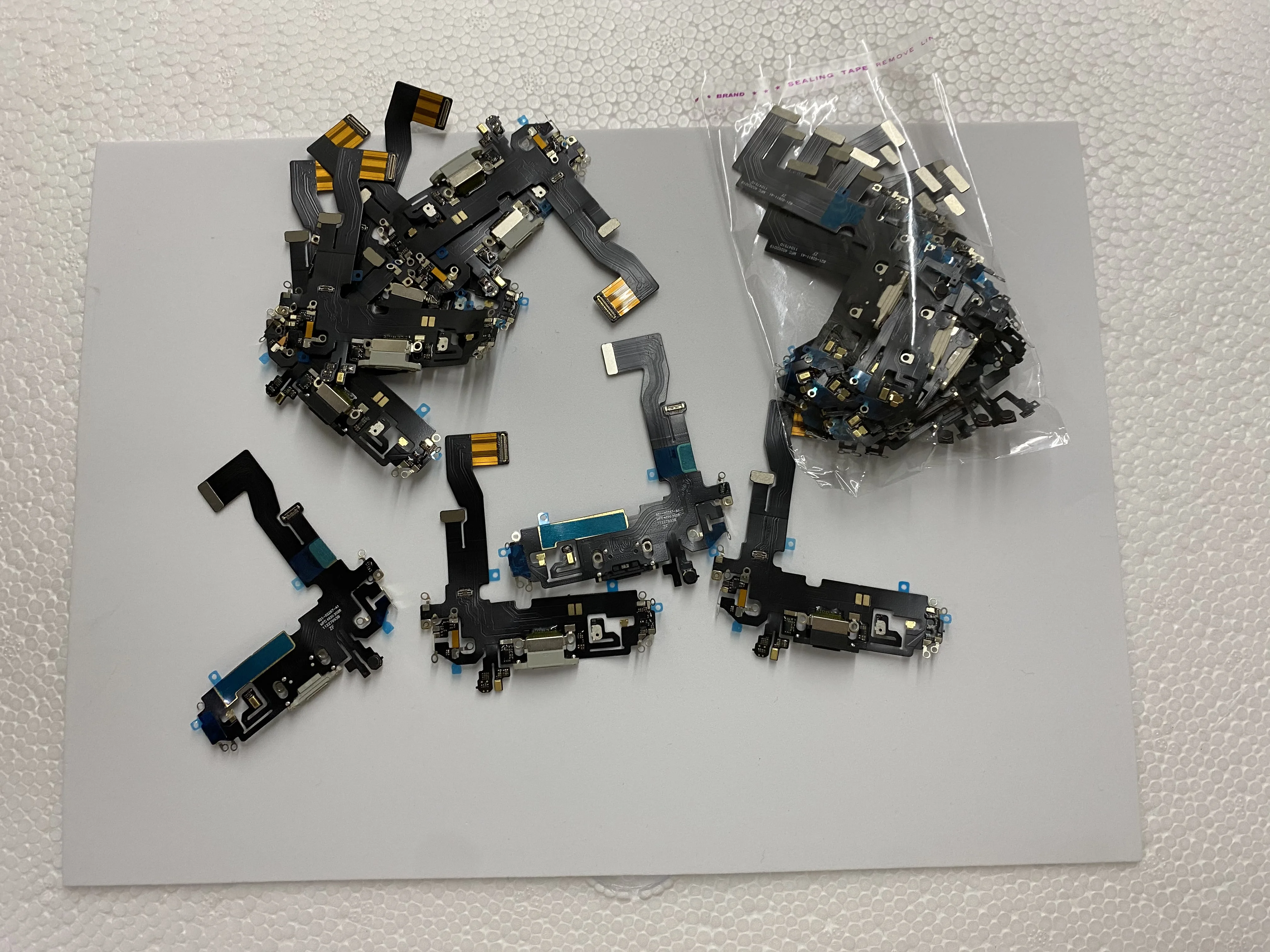 

Зарядный гибкий кабель для iPhone 12 mini 12 Pro Max, USB-разъем для зарядного устройства, док-разъем с микрофоном, аудиоразъем для наушников, гибкий каб...