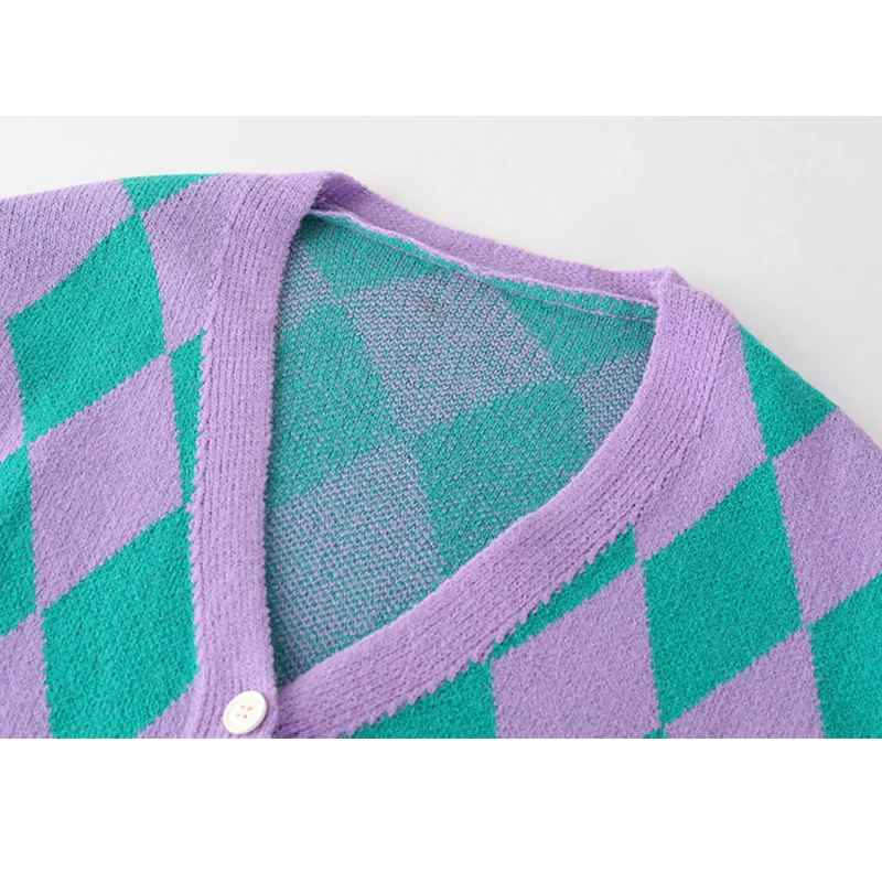 Женский трикотажный кардиган в клетку с V-образным вырезом и длинным рукавом |