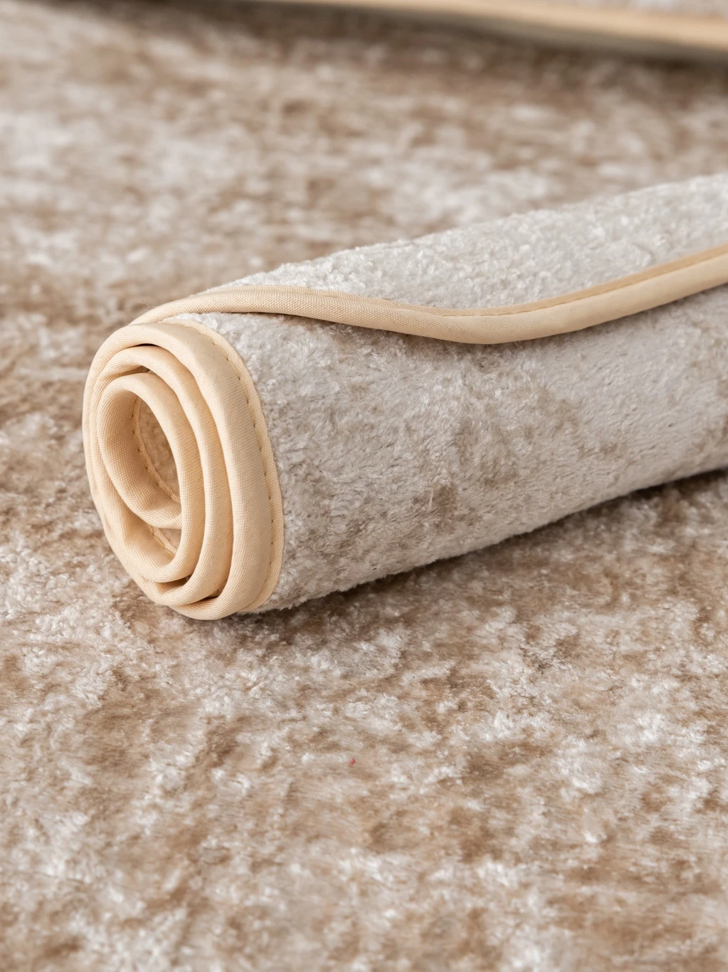 Кожаный чехол для дивана на заказ защитный подушки нескользящий с бежевым плюшем