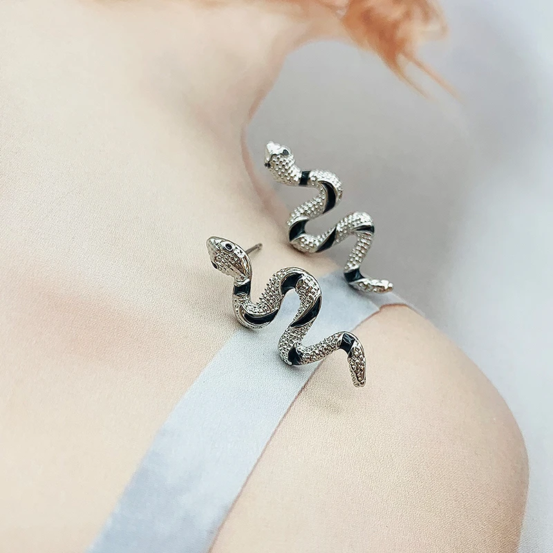 Серьги-гвоздики JOUVAL в виде маленькой змеи женские золотистые серьги животных