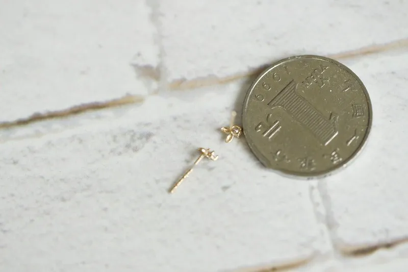 Серьги-гвоздики с кристаллами и золотым Кроликом 14 к | Украшения аксессуары