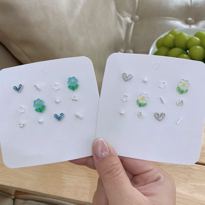 

Korean Style Cute Small Flower Love Heart Stud Earrings For Women Fashion Simple Temperament Earrings Wholesale Jewelry