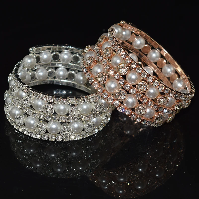 Женский браслет с искусственным жемчугом золотистый и серебристый 3 рядами