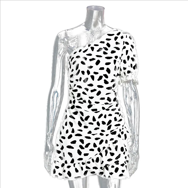 

Women One-shoulder Strapless Polka-dot Dress White Hip Short Dress