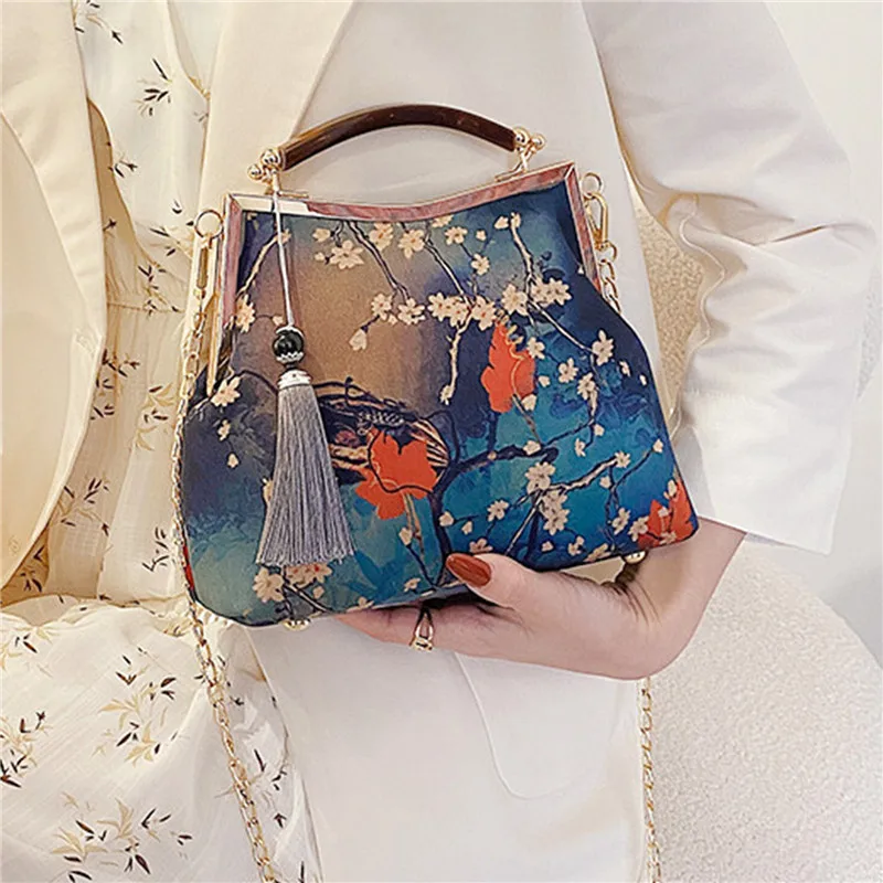 

2021 Newest Designer Lock Shell Bags Vintage Pure Handmade Bag Fringe Chain Women Chinese Style Fringed Cheongsam Baghand Carry