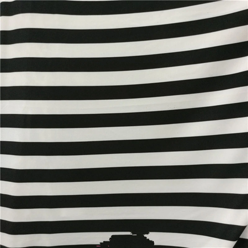 Красно-черная эластичная молочно-шелковая трикотажная ткань в полоску с принтом