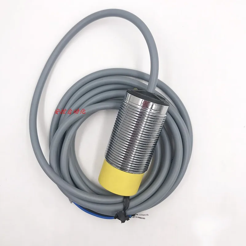 Индуктивный емкостный 3-проводной датчик приближения Pnp