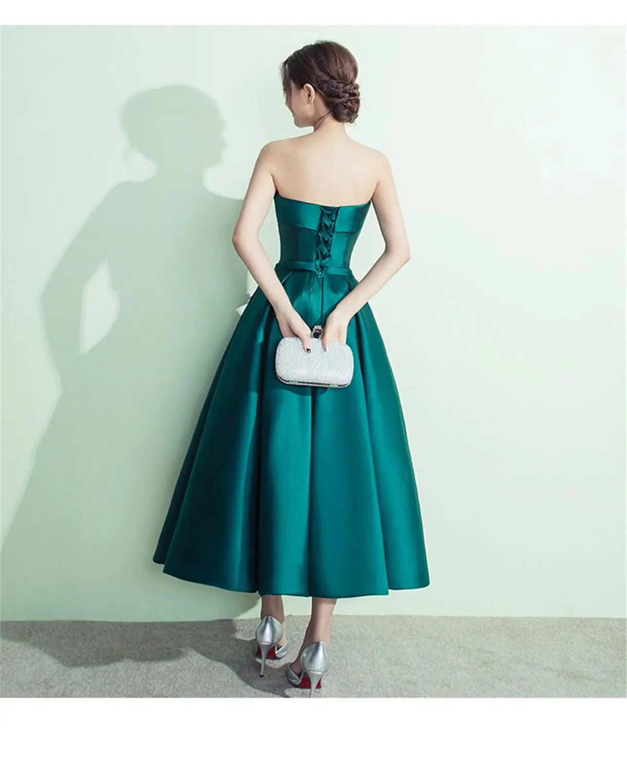 Женское атласное платье без бретелек ТРАПЕЦИЕВИДНОЕ для выпускного вечера с