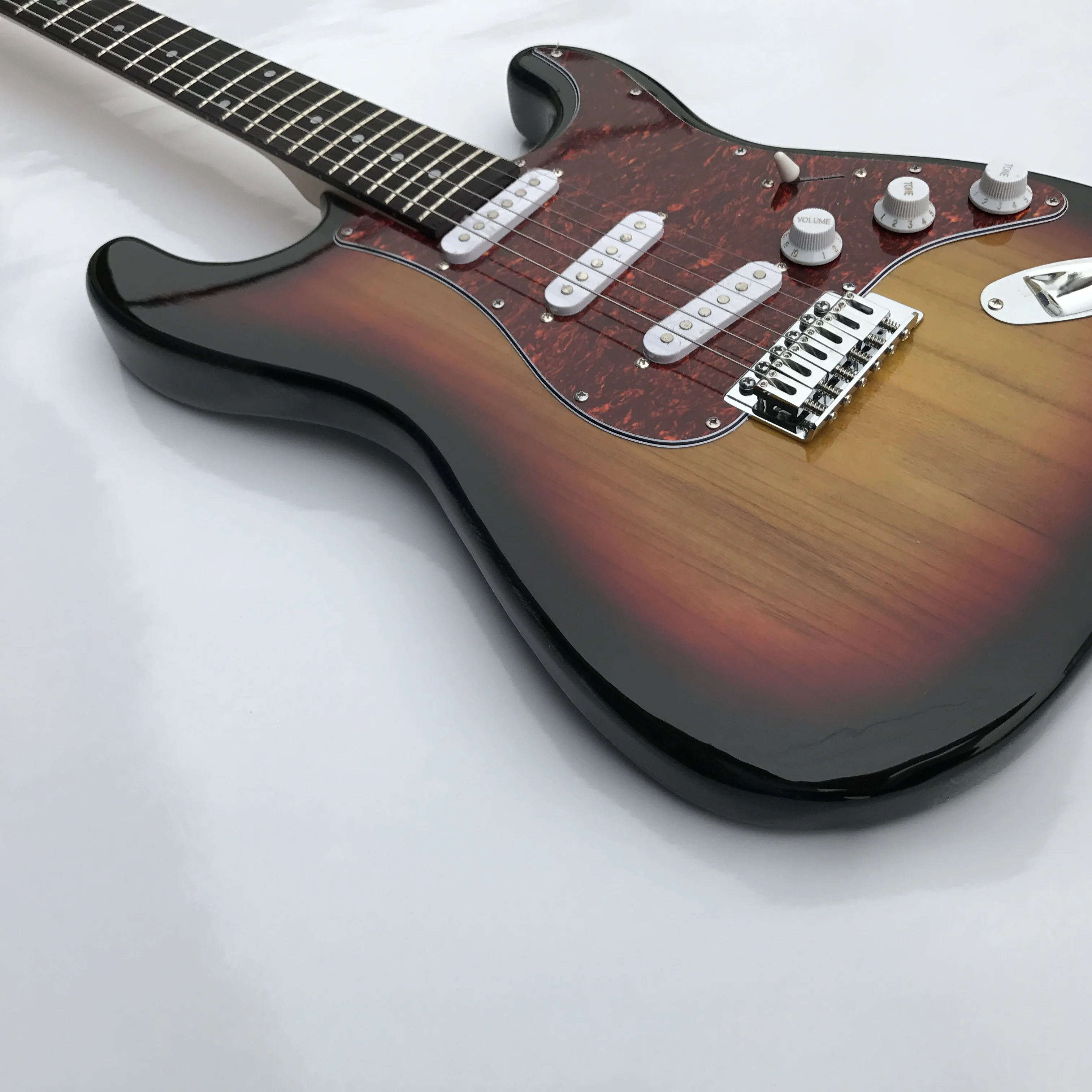 Классическая электрогитара paulownia body maple xylohone neck ST. Заводские магазины Принять настройку