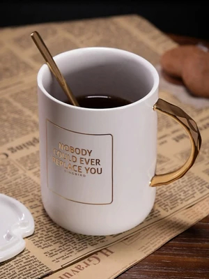 Керамическая кружка с крышкой и ложкой большая емкость чашка для молока кофе чая