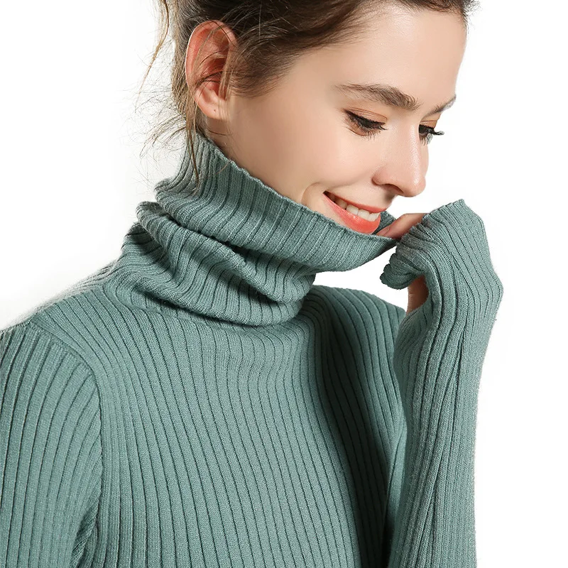 Женский свитер обтягивающий из мягкого материала с высоким воротом осень 2021 |