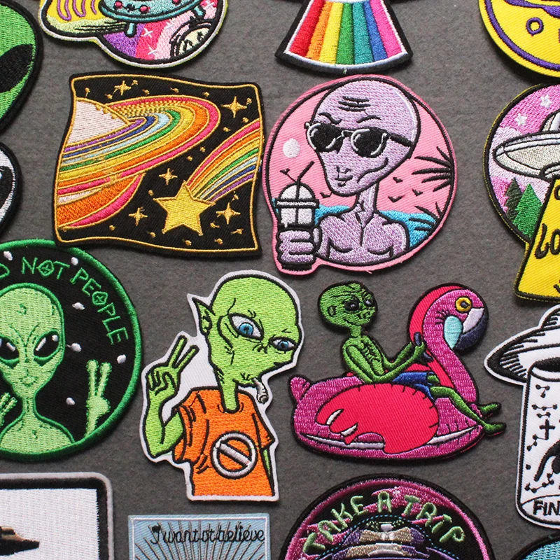 

Термоклейкие нашивки в виде инопланетянина, НЛО, нашивки на одежду, термоклейкие вышитые нашивки для одежды, нашивка в виде астронавта, аксе...