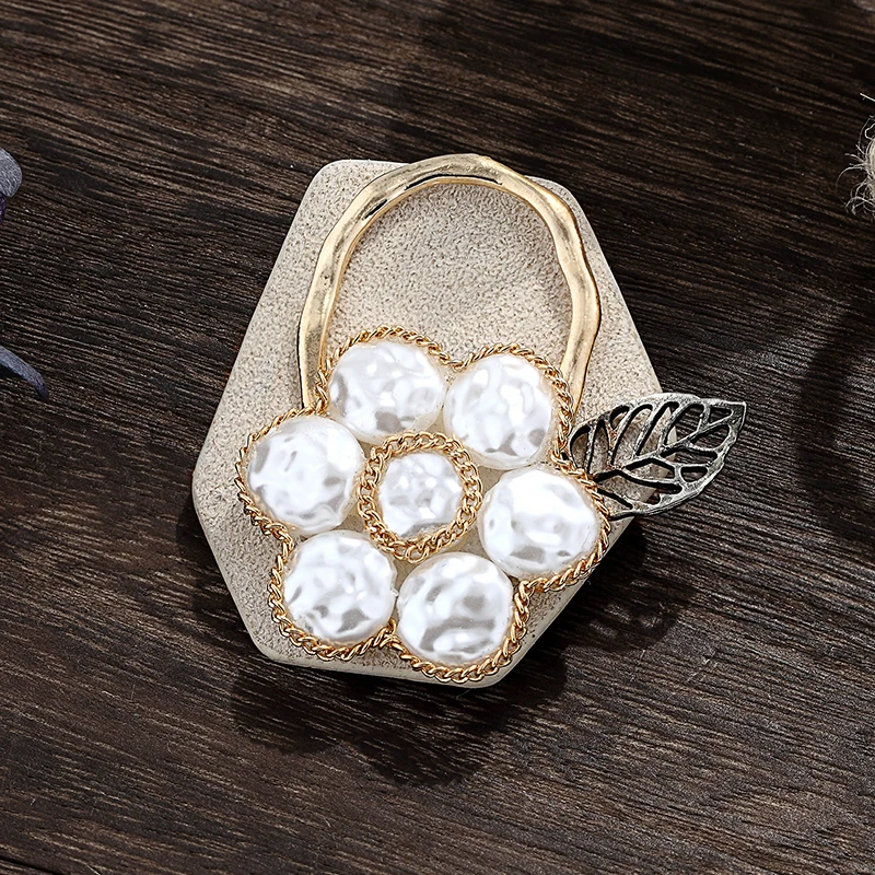 Women's Girl Pin Badge Series Leather Pearl Inlaid Brooch Wholesale Handmade Fashion Spot Accessories | Украшения и