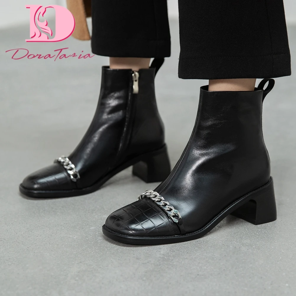 

DoraTasia новые женские ботинки из натуральной кожи на толстом высоком каблуке с застежкой-молнией женские ботильоны с металлическим украшение...