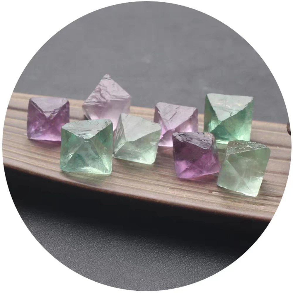 С натуральными кристаллами гравия образец кварца флюорит октахедраль украшения