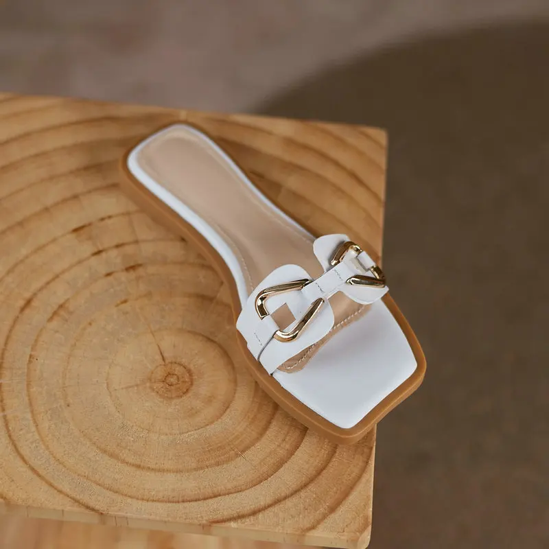 Босоножки женские из натуральной кожи на плоской подошве с открытым носком цвет