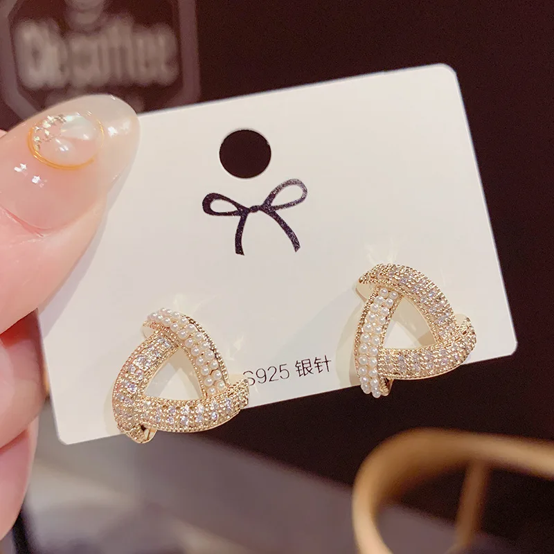 

Luxury 14K Real Gold Asymmetric Micro-inlaid Three-dimensional Triangle Pearls Stud Earrings for Women Cubic Zircon ZC Earrings