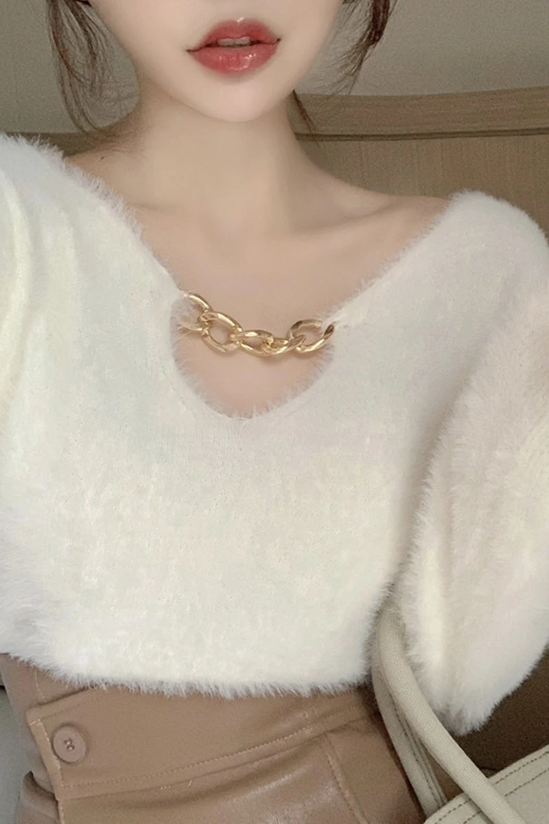 

Korean soft wind loose white short lazy sweater women's autumn winter new V-Neck Sweater long sleeve top fashion