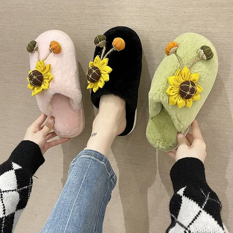 

Мягкие пушистые зимние домашние тапочки на плоской подошве с подсолнухами