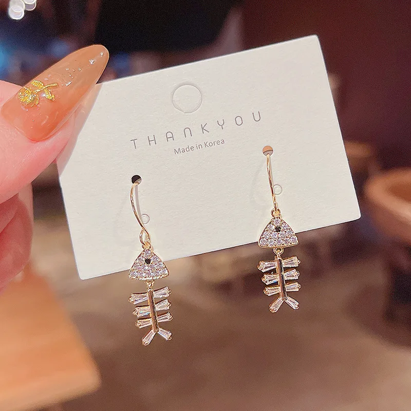 

Korean Style Rhinestone Fishbone Drop Earrings For Women Fashion Gold Plated Geometric Pendant Earrings Girls Party Jewelry Gift