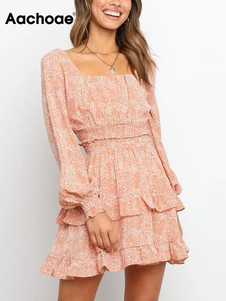 

Платье-мини с квадратным вырезом, длинным рукавом и оборками