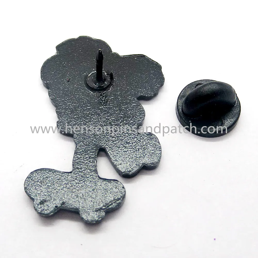 Розничная и в наличии черный металлический мягкий эмалевый значок для