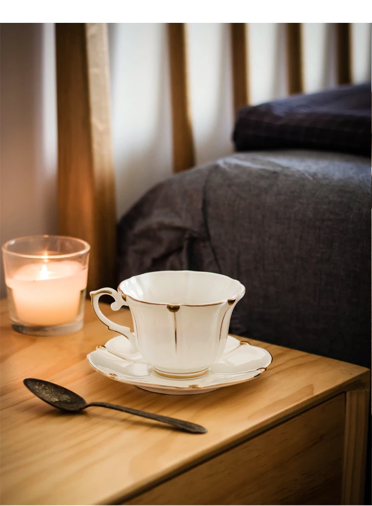 

Gold Rim Tea Set Bone China Black Tea Vintage Handmade Elegant Cup And Saucer Set Coffee Dessert Koffie Kopjes Drinkware ED50BD