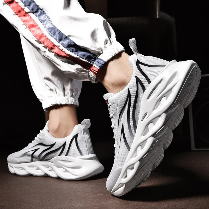 

2021 Spring/Summer Men's Flame Printed Sneakers Flying Knitted Sneakers Comfortable Running Shoes Outdoor Men's Sneakers