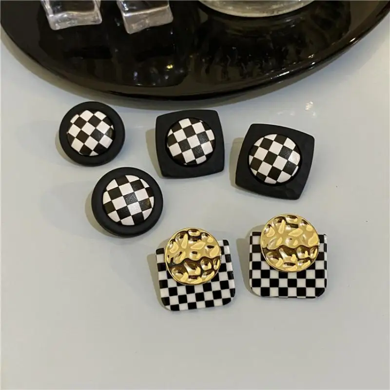 

Checkerboard Earrings Female Autumn 2021 New Vintage Women Daily Earrings Simple Wild Square Earrings Fashion