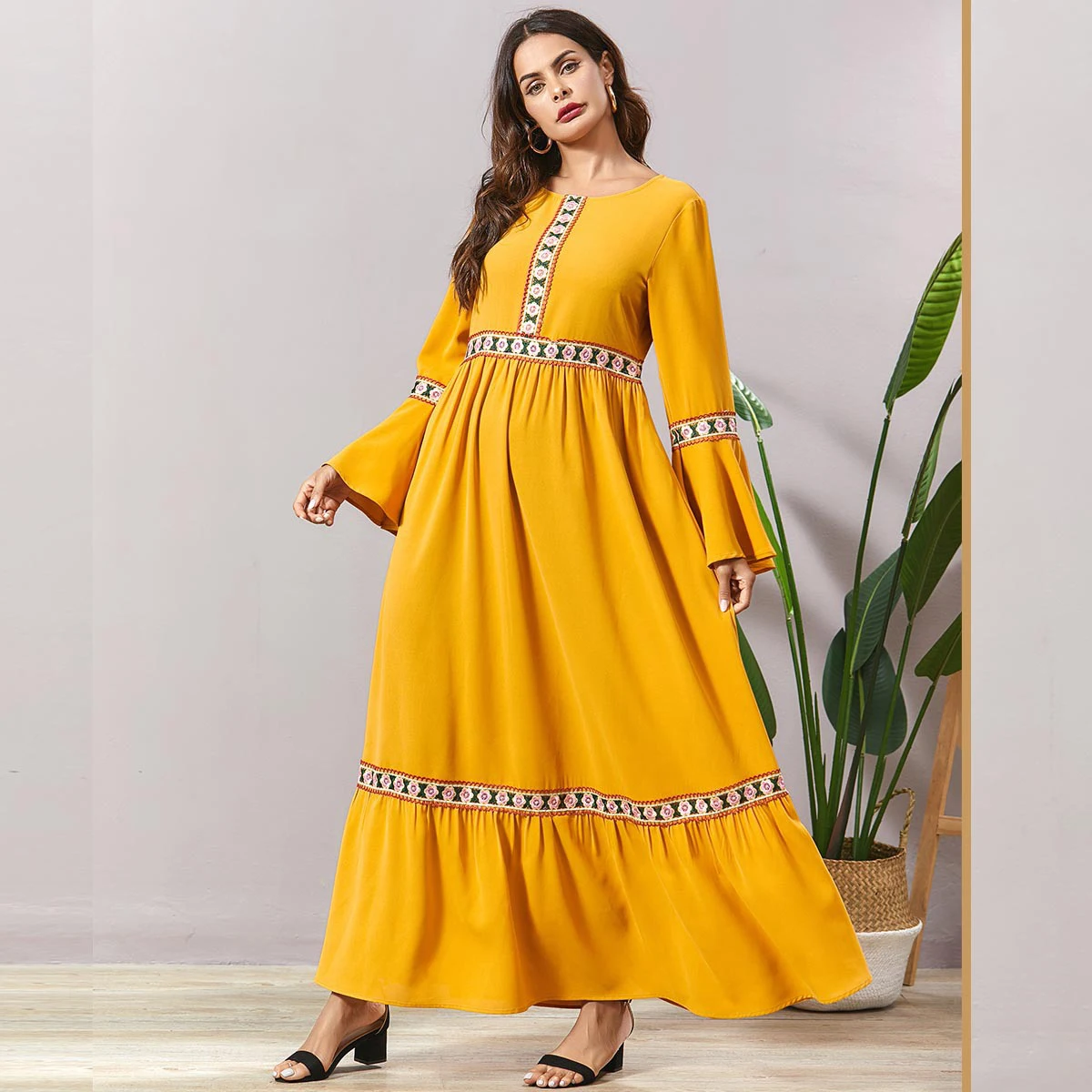 

Muslim dress Women's yellow lace stitching flared long-sleeved bohemian dress Abaya Dubai Dresses