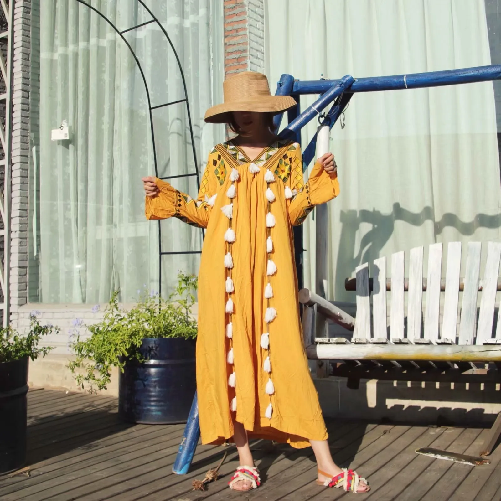 Летнее женское платье в этническом стиле с вышивкой хиппи бохо длинное