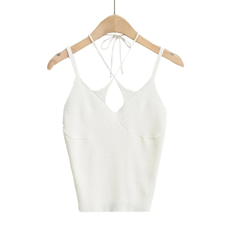 

Женский трикотажный кроп-топ на бретелях-спагетти