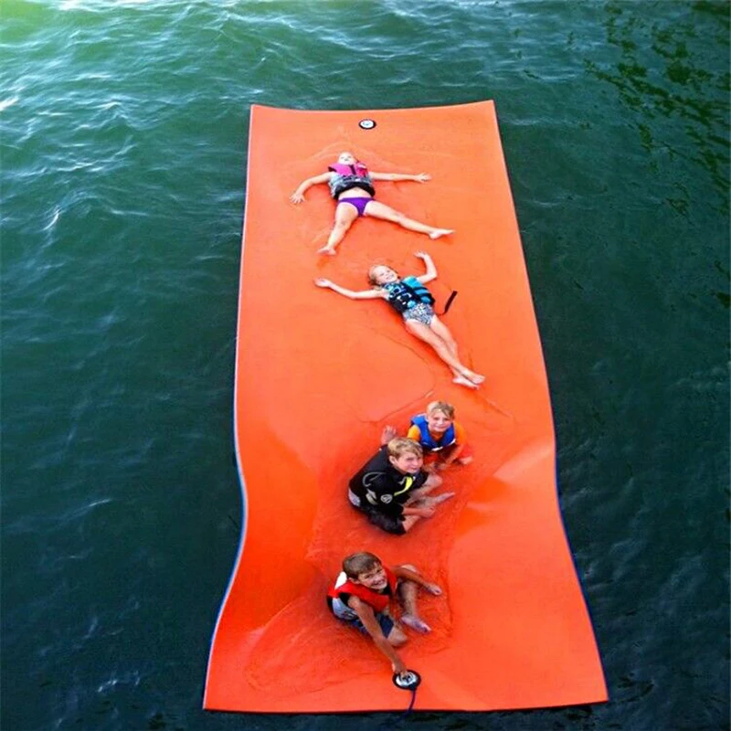 Буксируемый плавающий оазис фотография доступно для большой семейной пены