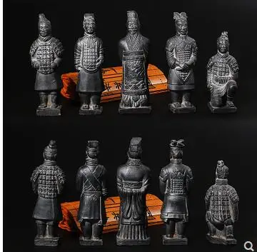Характерные поделки терракотовых воинов и лошадей сувениры для друзей в Xi'an