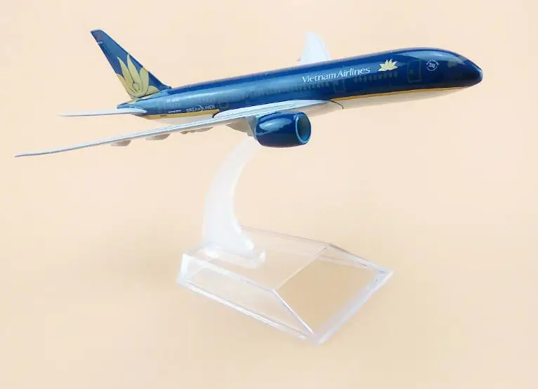 Модель самолета из металлического сплава для вьетнамских авиаперевозок B787