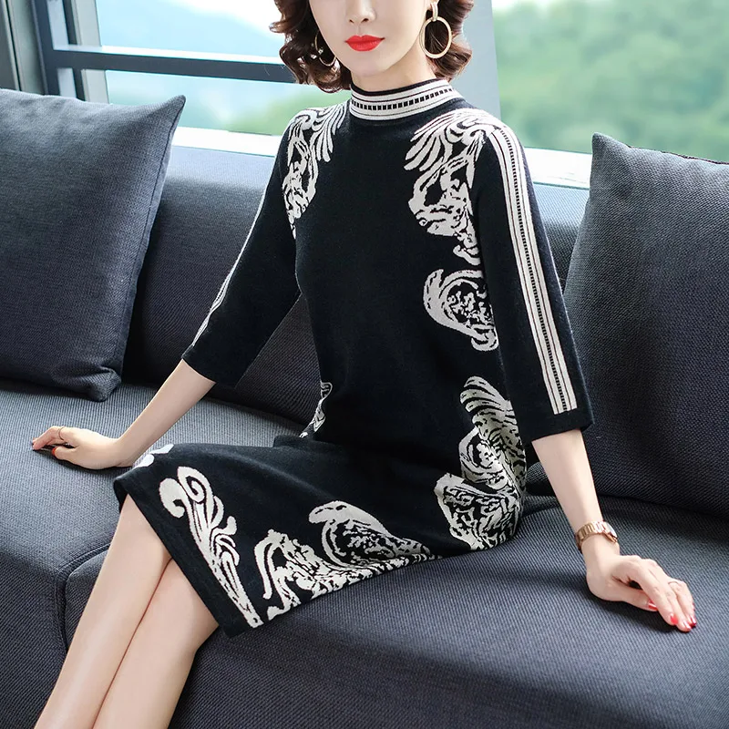 Женское трикотажное платье свободное тонкое большого размера в украинском