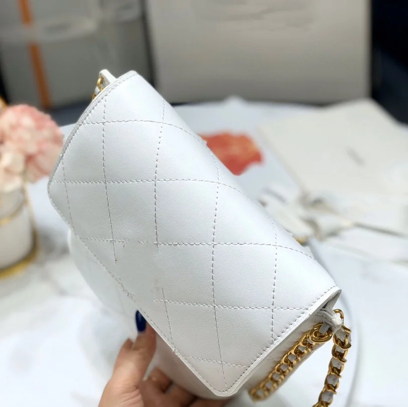 

2021 spring and summer new chain stray bag square flap bag rhombic sheepskin ladies one-shoulder messenger bag retro