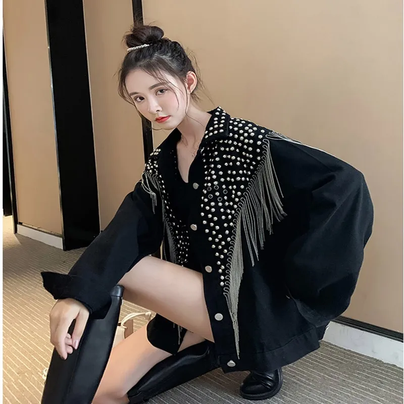 Женская джинсовая куртка с заклепками однобортная бахромой и отложным