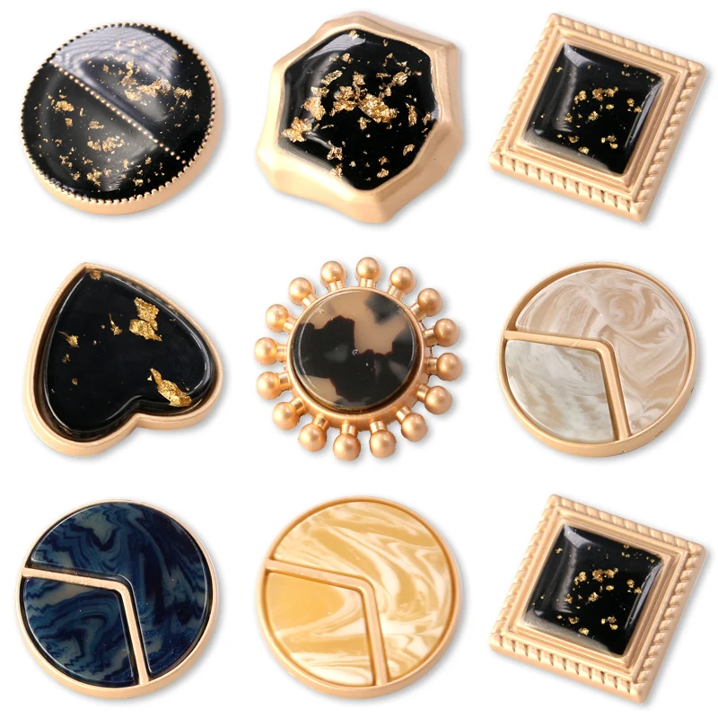 Металлические золотистые кнопки под золото модные всемирно известные