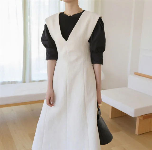 

Korean Chic French Retro Simple round Neck Half Sleeve Top + V-neck Skirt with Shoulder Straps Suit for Women