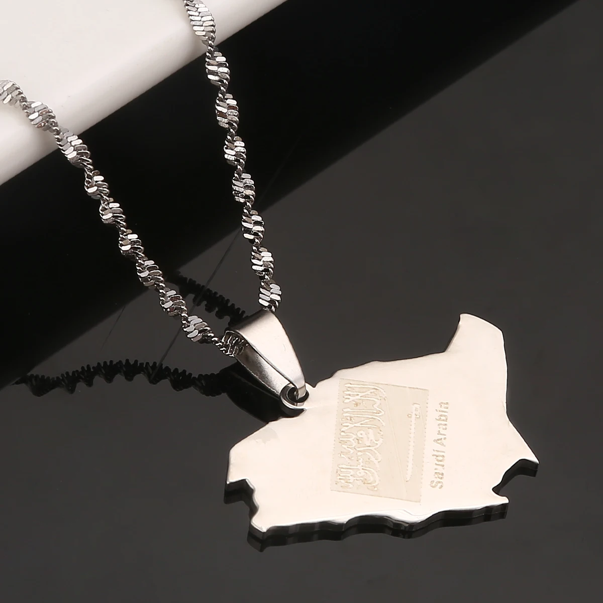 Цепочка с подвеской в виде карты Саудовской Аравии из нержавеющей стали|Ожерелья